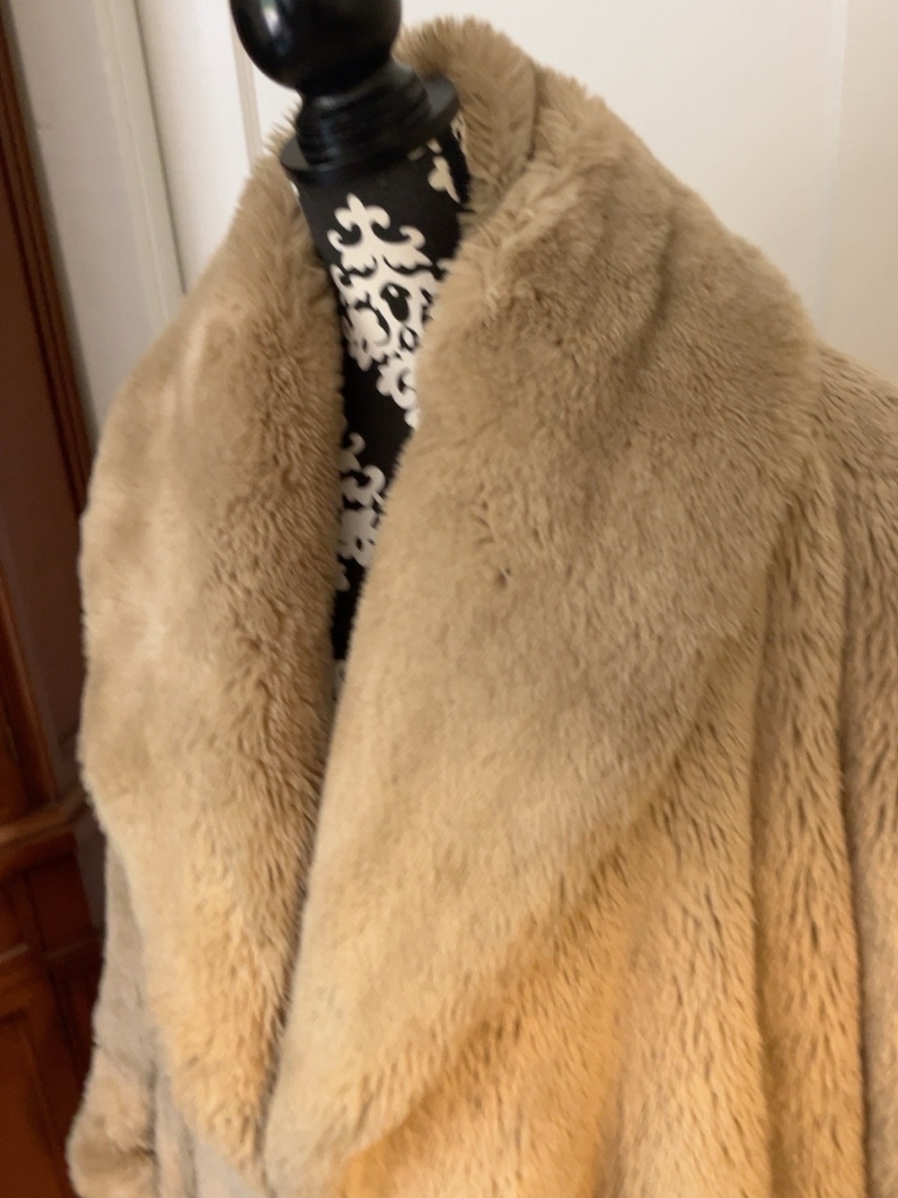 Vintage BYBLOS Italy Faux Fur Cocoon Statement Coat Beige Archival 80s 6057 - Picture 2 of 13
